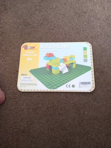 Large dots baseplate 38x27 - large,