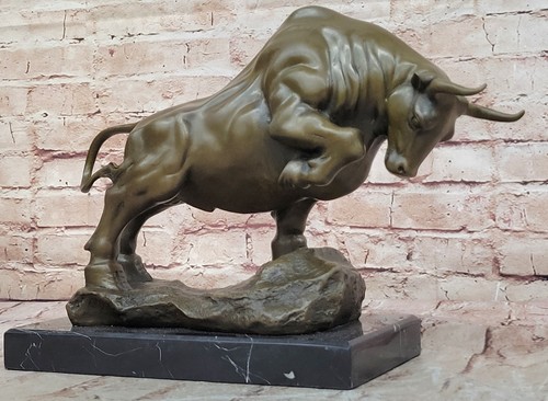 Majestic bronze statue - majestic, cow