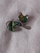 Cat brooch with abalone-effect
