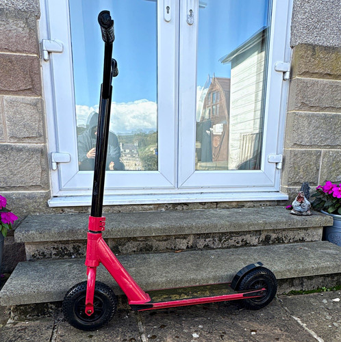 Red black adult - push, kick