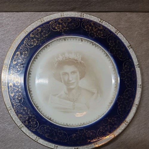 Crown ducal queen - queen, elizabeth