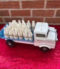 Triang milk truck with plastic bottles good looking 1950s item