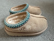 Toddler size 7 ugg Tasman