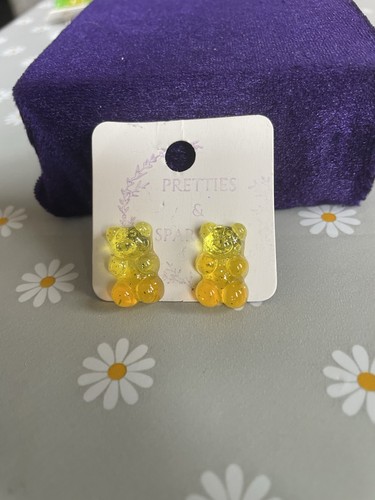 Tone yellow gummy bear stud - tone,