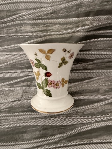 Wedgwood wild strawberry vase - wedgwood,