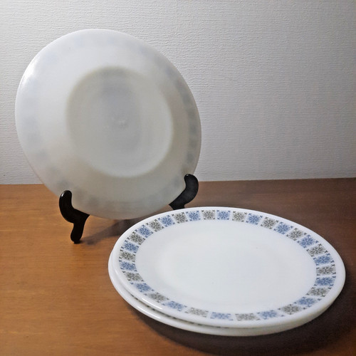 Vintage jaj white pyrex - x,