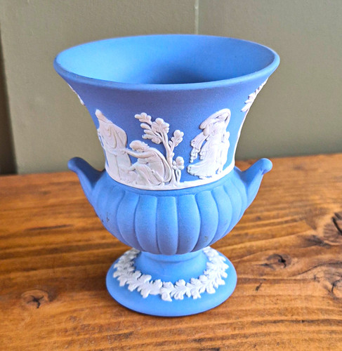 Wedgwood blue jasperware urn - jasperware,