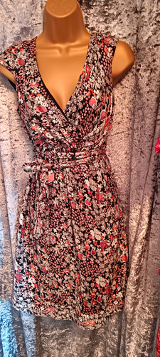Pepperberry floral neck faux - pepperberry, v-neck
