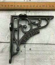 PAIR OF SHELF BRACKETS CAST