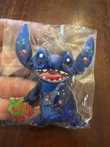 Disney park stitch crashes - park,