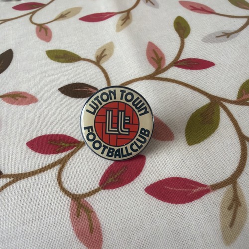 Luton town pin badge - fc,