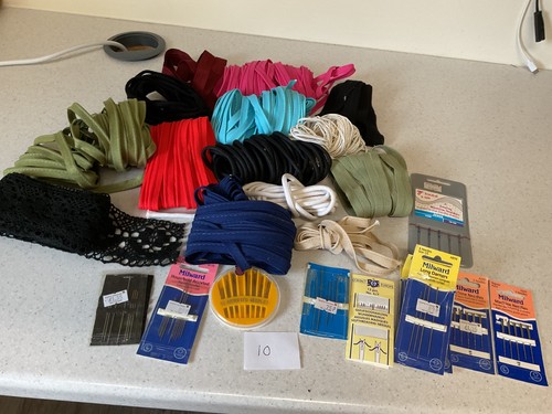 Assorted haberdashery items - haberdashery,