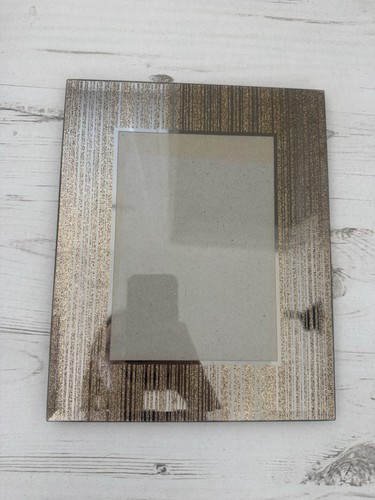 Gold glitter detail photo - glitter,