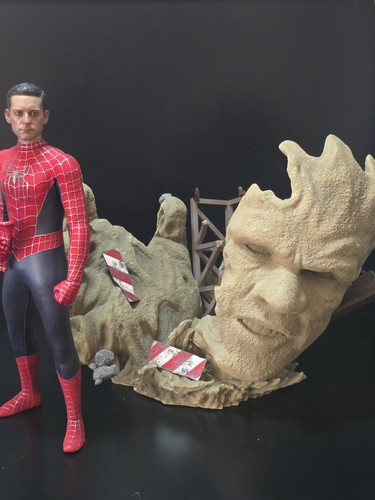 Hot toys friendly neighborhood - hot,