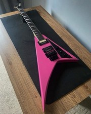 Jackson JS32 Randy Rhoads V Modded, Hot Pink Vinnie Vincent Style