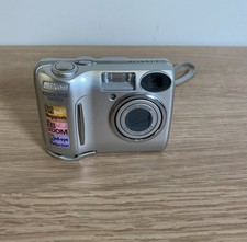 Nikon Coolpix 5600 5.1MP