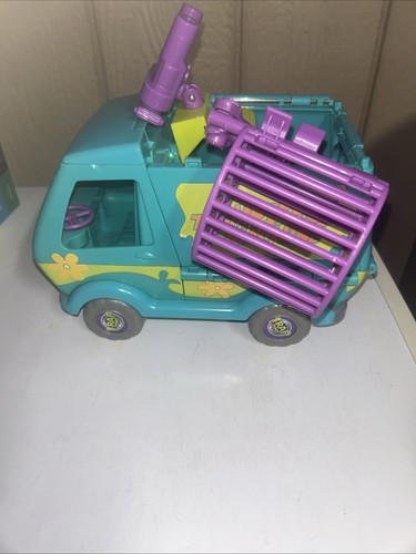 Scooby doo mystery machine van - doo,