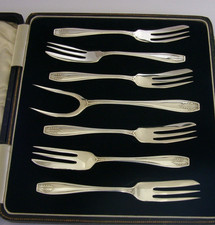 CASED SIX ENGLISH STERLING SILVER CAKE PASTRY FORKS + SERVER 1936 ART DECO 120g