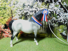 1:9 BREYER HORSE SHETLAND PONY & LEATHER HEADCOLLAR/LEAD ROPE/SHOW SASH/ROSETTE
