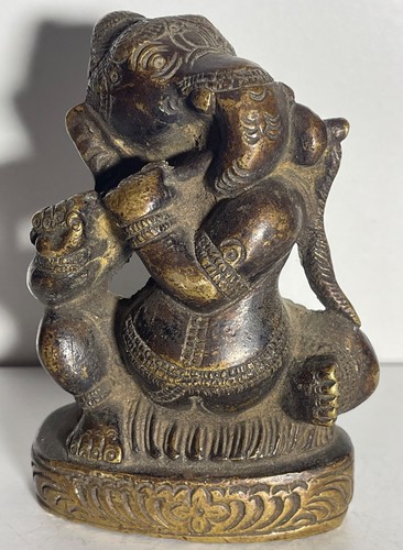 Ganesh playing the flute india - playing,