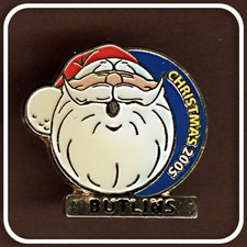 BUTLINS HOLIDAY CAMP CHRISTMAS RANGE SANTA 2005 METAL PIN BADGE