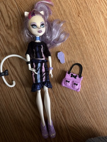 Catrin demew with - with, handbag