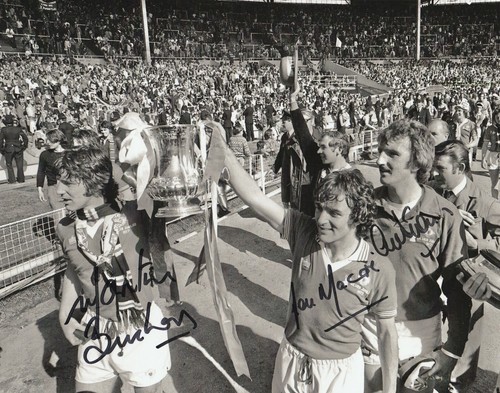 Lou macari alex stepney martin - macari,