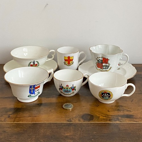 Mixed crested china - 8, x