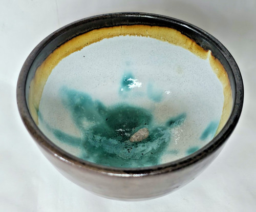 Striking studio pottery - , footed