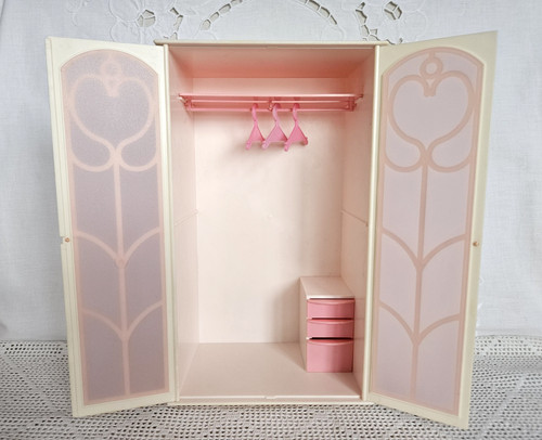 Sindy wardrobe hasbro - wardrobe, ~