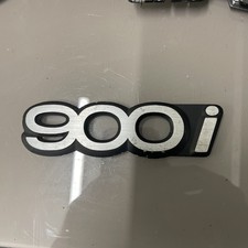 Saab 900 i Badge