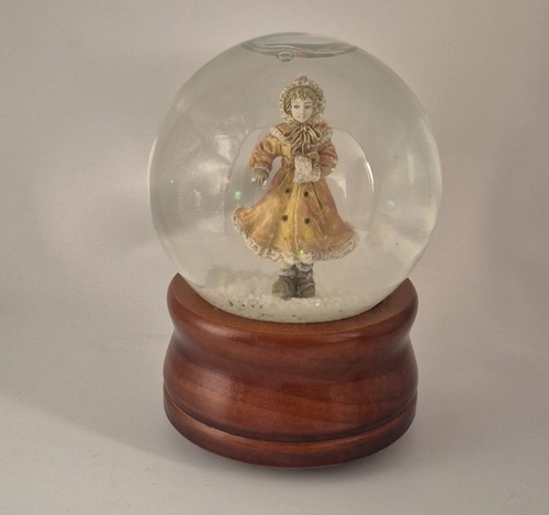 Vtg snowglobe wooden base - wooden,