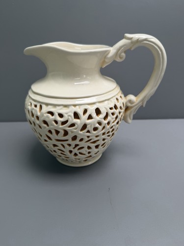 Decorative cream ceramic regal - cream,