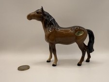 Beswick EARLY pony (head up)