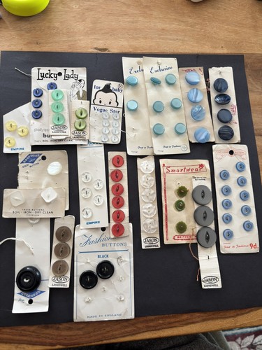 Vintage carded buttons job - job, lot