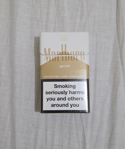 Empty marlboro gold cigarette - empty,