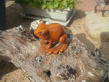 2b. Hand Carved wood netsuke 20 years old Tree frog sitting boxwood collectable