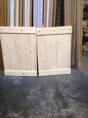 Pine ledged stable - pine, v