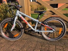 Cube Acid 200 kids 20” hard