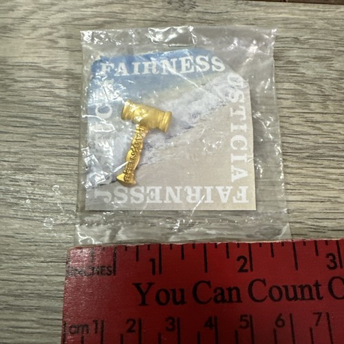 Gavel pin gold tone - pin,