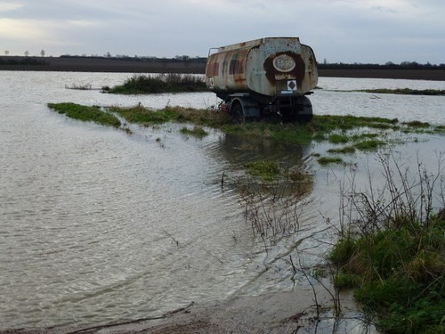 Photo tanker runs - runs, aground