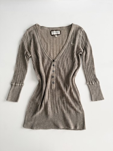 Abercrombie fitch light - &,