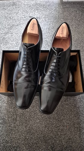 Loake sharp black leather toe - black,