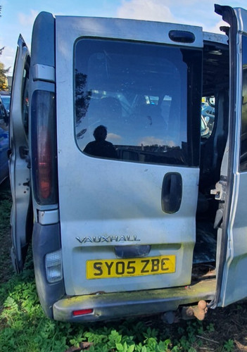 Vauxhall vivaro passenger - vivaro, side