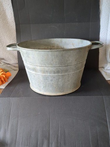 Vintage medium size round - medium,