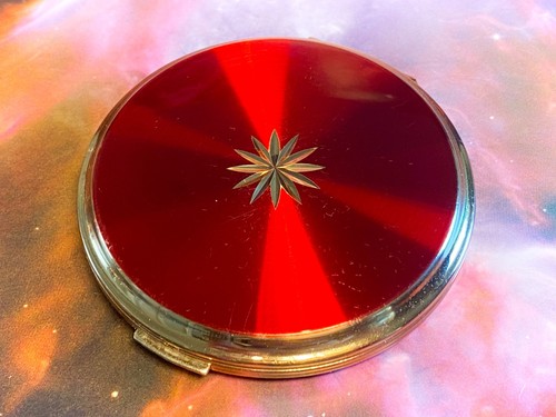 Stratton red and gold star