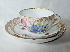 A GORGEOUS PORCELAIN DRESDEN