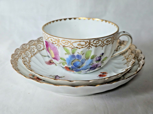 Gorgeous porcelain dresden - a,