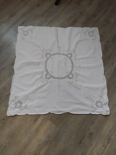 Embroidered square white - square, with