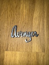 GENUINE VINTAGE HILLMAN AVENGER CLASSIC CAR LOGO SCRIPT EMBLEM METAL BADGE